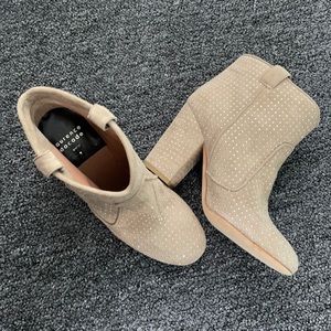 Never worn. Amazing booties.